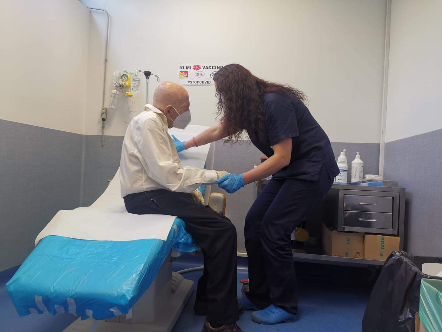 Il più anziano vaccinato in Sicilia si chiama Antonio Bonajuto , c'era anche durante la "Spagnola"