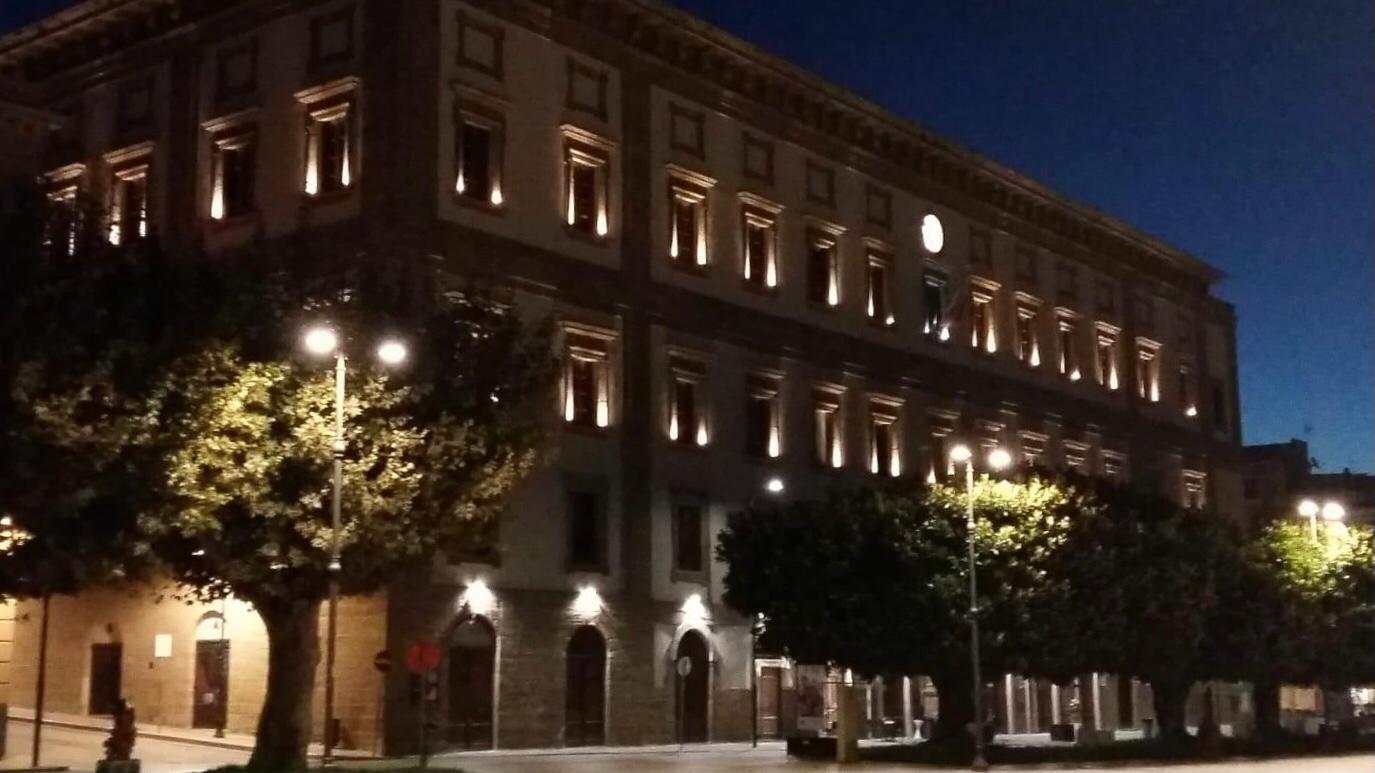 Il municipio di Sciacca torna a risplendere, ripristinata l'illuminazione artistica