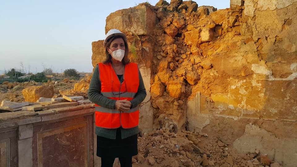 La vecchia cattedrale di Montevago, dalle macerie viene alla luce l’altare maggiore