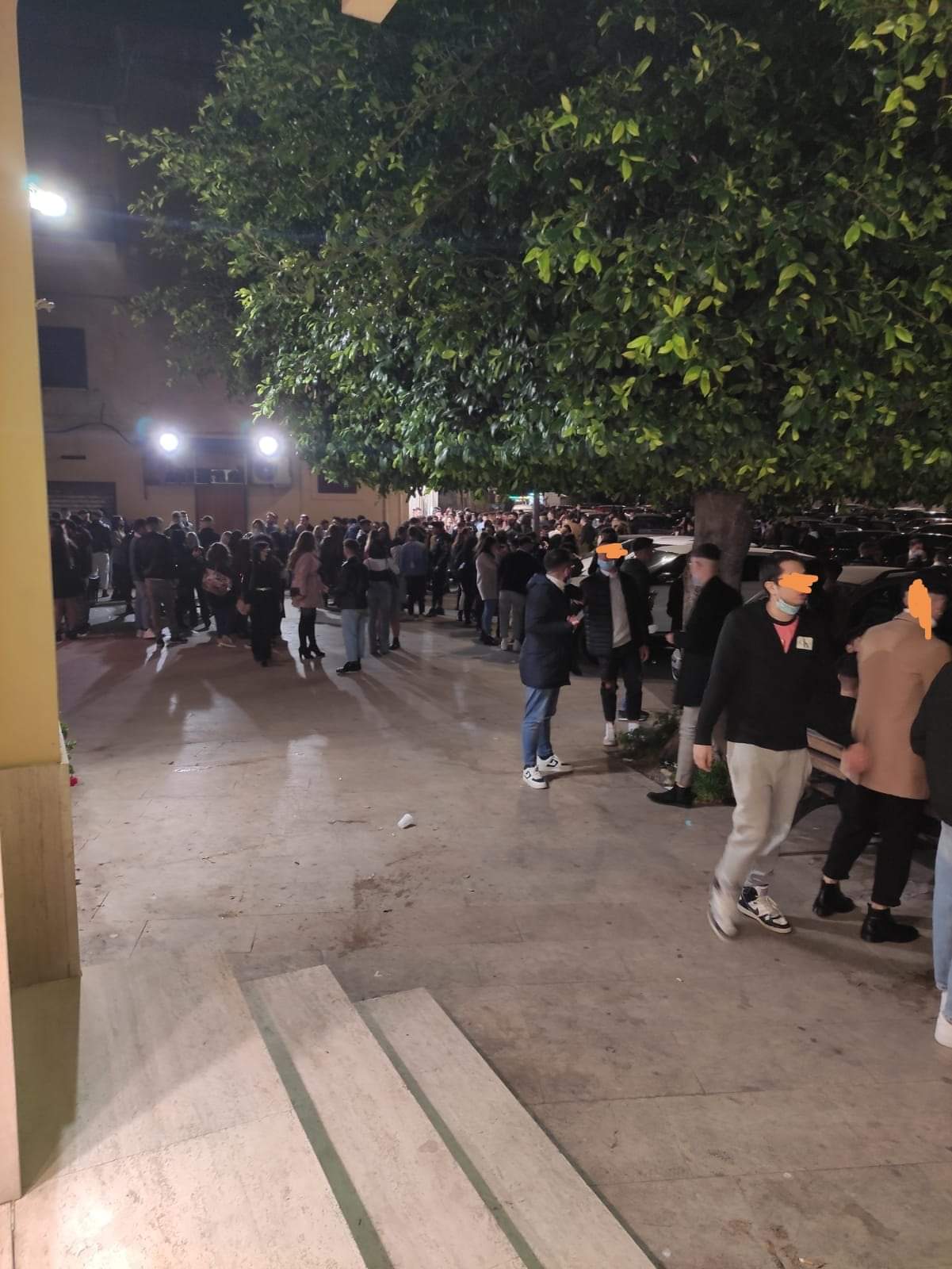 Zona gialla, ma non mancano gli assembramenti in piazza Mariano Rossi a Sciacca
