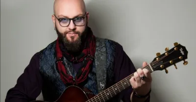 Il cantautore di Cianciana Alberto Cannatella si esibisce a Casa Sanremo
