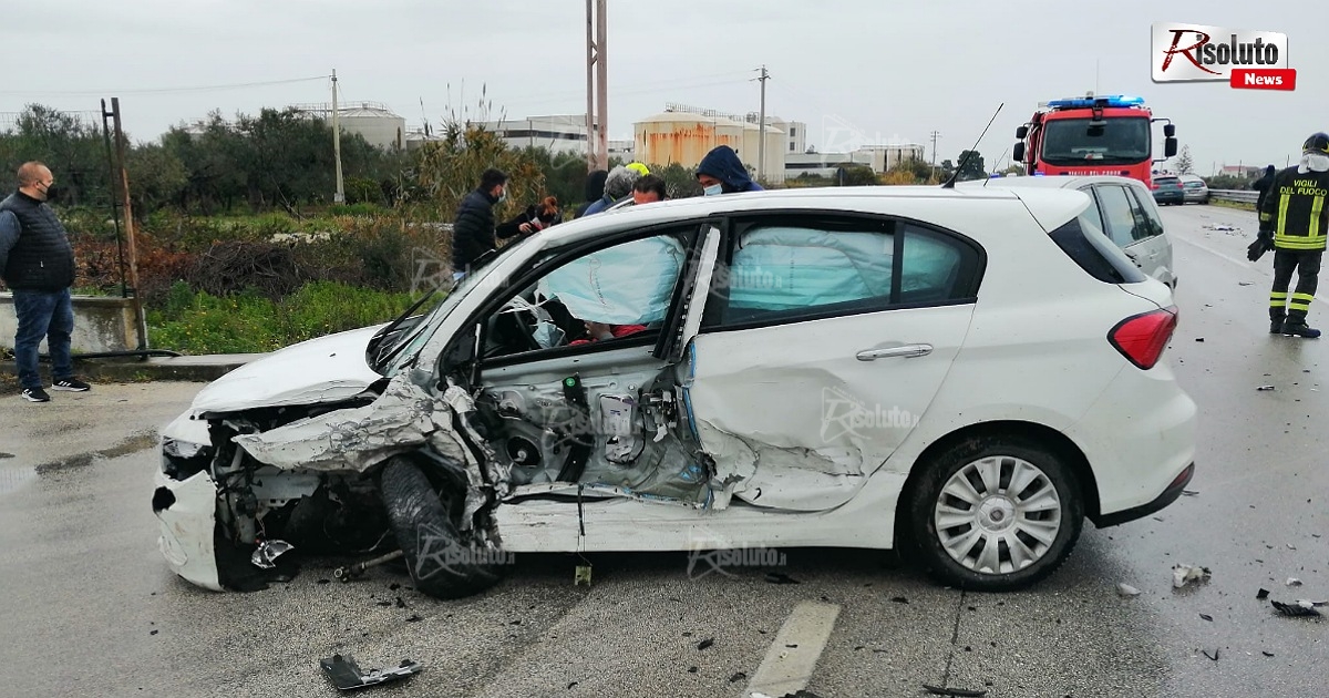 Sale a 4 il numero dei feriti nell'incidente stradale sulla 115 alle porte di Sciacca, ma tutti in maniera lieve