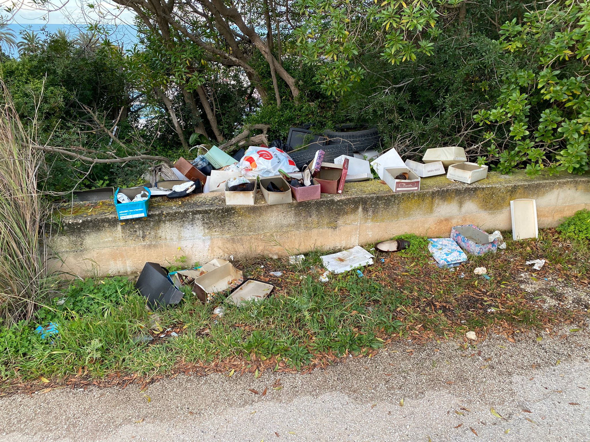 A Sciacca nel circuito della Sitas abbandonano rifiuti di ogni genere