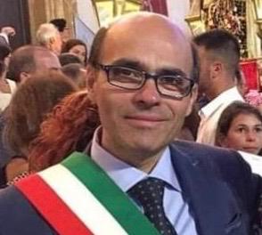 Uova di Pasqua personalizzate a tutti i bambini da 0 a 14 anni, l'iniziativa del sindaco di Calamonaci Pino Spinelli
