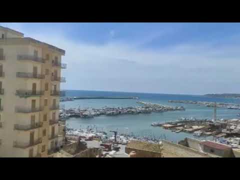 Le sirene dei pescherecci di Sciacca per salutare Nino Randazzo, oggi i funerali (Video)
