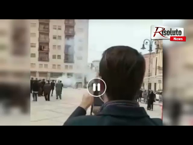 Botti e musica in piazza a Ribera in zona rossa dopo la messa di Pasqua e impazza la polemica (Video)