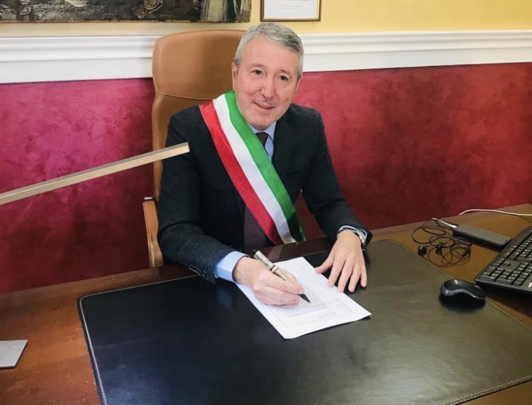 Ad Agrigento ordinanza del sindaco che vieta coltivazione e vendita di fave e piselli