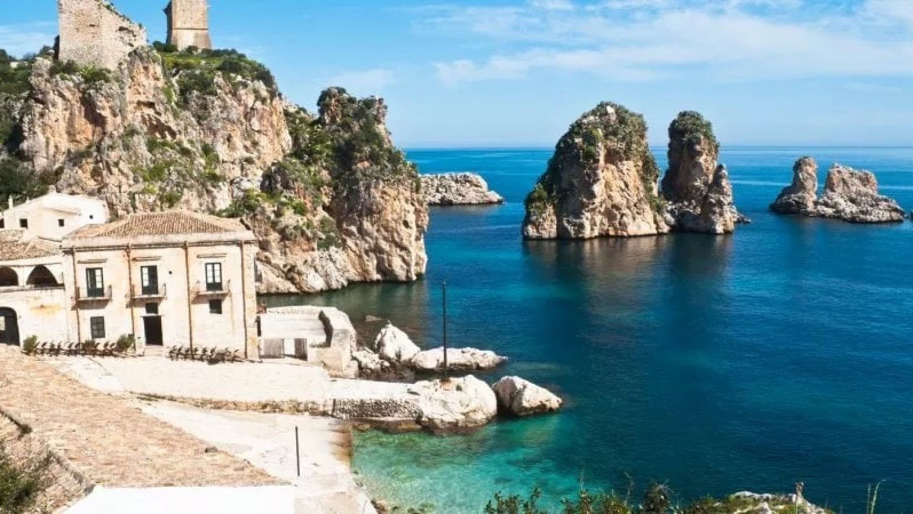 Musumeci e Solinas a Draghi: " Immunizzare subito le due isole per il rilancio del turismo"
