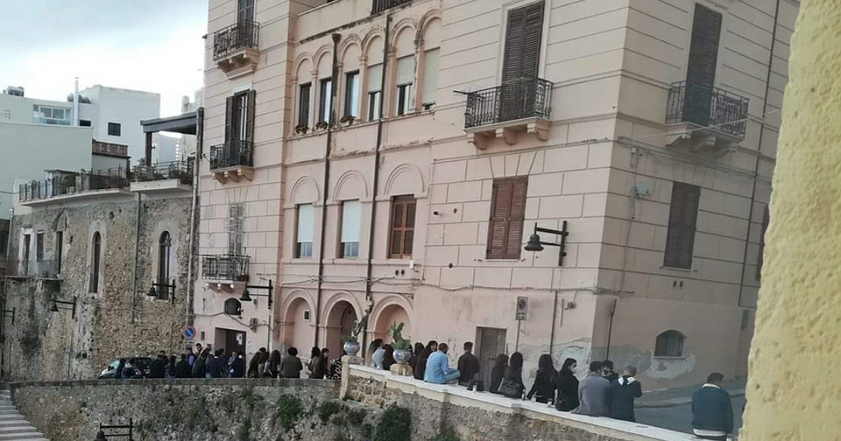 Sabato pomeriggio in zona arancione e tornano gli assembramenti anche a Sciacca