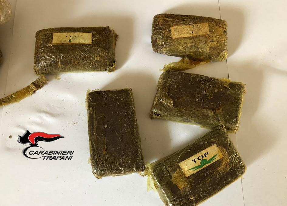 Nuovo ritrovamento di hashish sul bagnasciuga, intervengono i carabinieri a Campobello