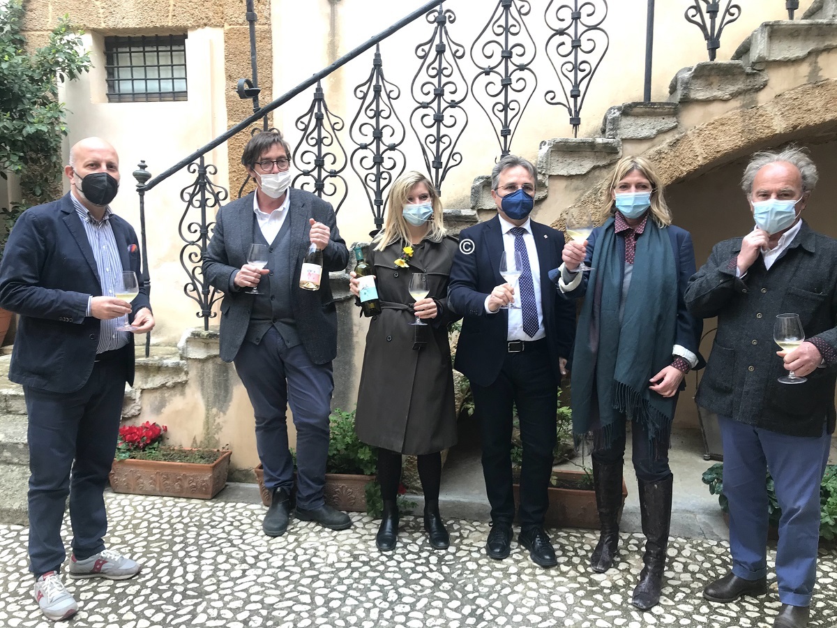 Vino, a Sambuca nasce Serra Ferdinandea. Un sogno italo-francese fatto in Sicilia