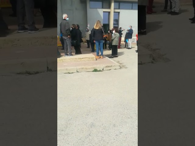 Assembramenti all'hub vaccinale di Agrigento per l'Open Week in Sicilia (Video)