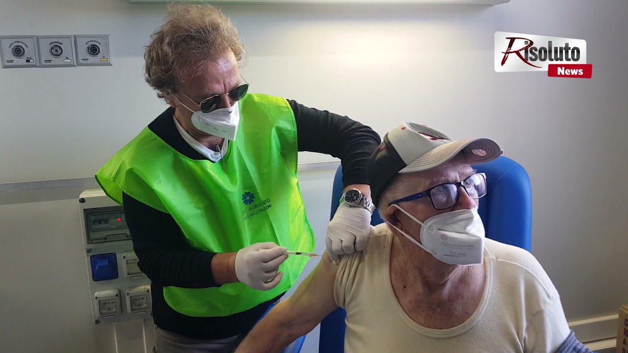 Aurelio Licata si vaccina e vuole riaprire il suo bar al porto di Sciacca: “Ho 84 anni e tanta voglia di lavorare” (Intervista)