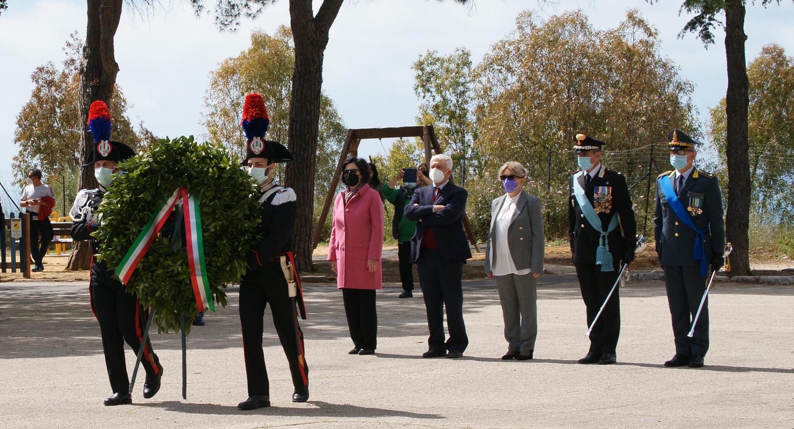 Cerimonia della Liberazione d'Italia ad Agrigento, deposta corona di fiori al Monumento dei Caduti