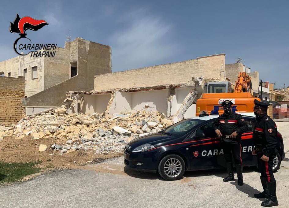 Demolizioni a Triscina, carabinieri proseguono l'abbattimento di 80 immobili