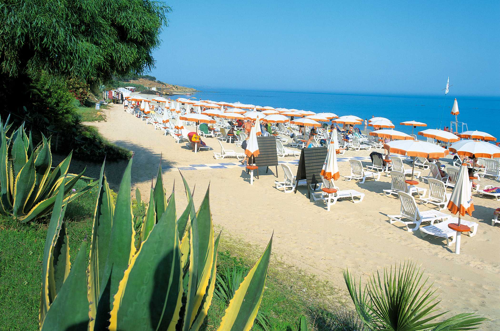 Stagione balneare al via in Sicilia dal sedici maggio, ordinanza di Nello Musumeci