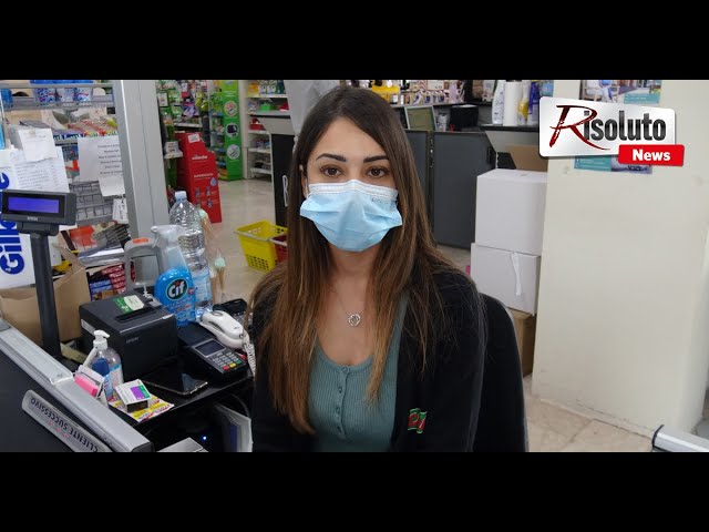 Il primo maggio delle cassiere dei supermercati, in prima linea al lavoro in attesa del vaccino (Video)