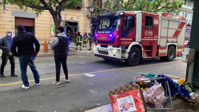 Esplode una bombola in un minimarket, paura a Palermo