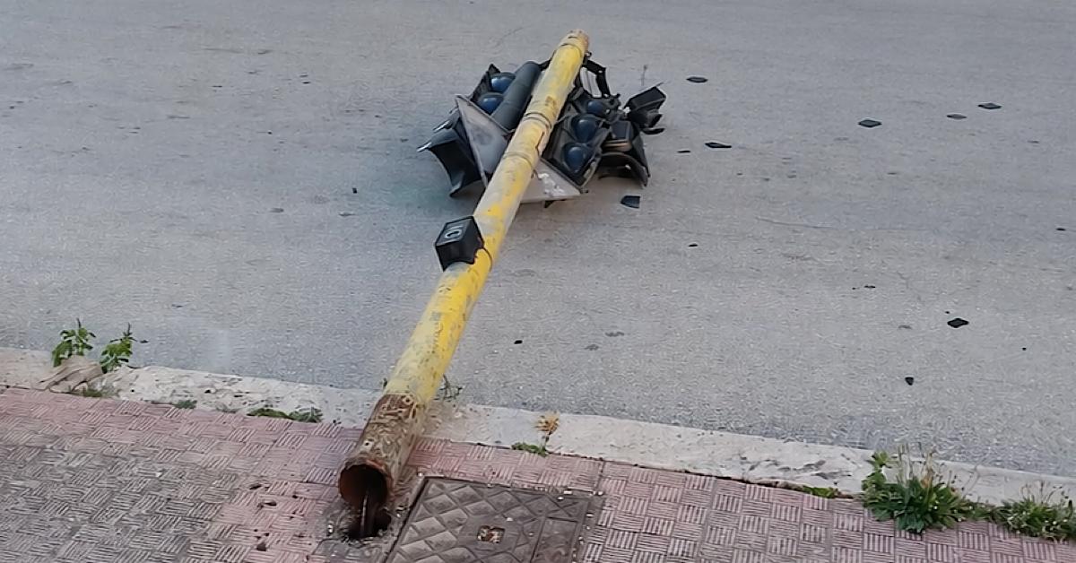 Sciacca, cede un semaforo in via De Gasperi: nessun ferito