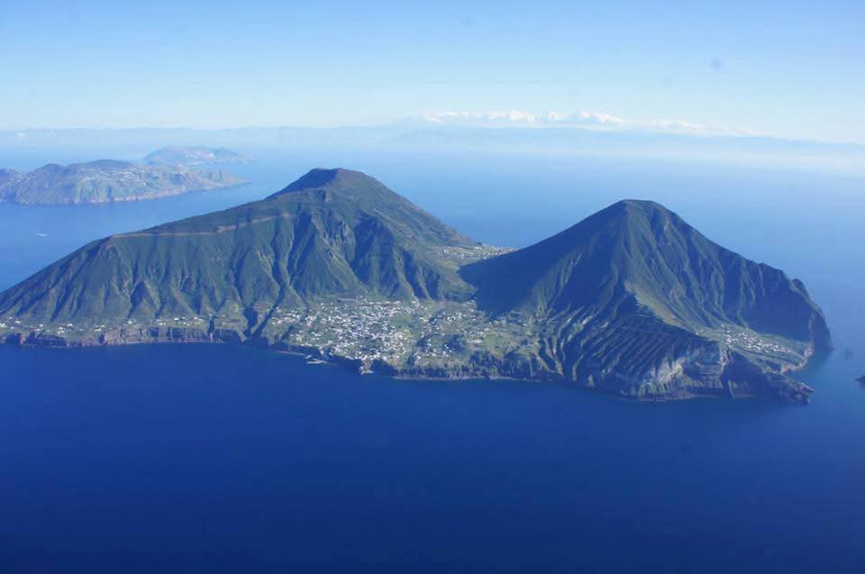 Turismo alle Eolie, imprenditori e associazioni raccontano le isole al mondo