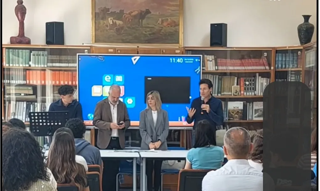 Il direttore del Giornale di Sicilia al Fazello: "Tutto si evolve, ma non cambia la necessità di informarsi" (Video)
