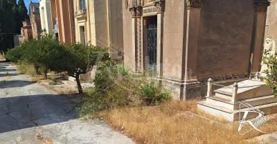 Erbacce e rischio incendi al cimitero di Sciacca, quasi 20 mila euro per la pulizia