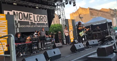 Il festival contro le mafie entra nel vivo, musica e testimonianze nella città di Matteo Messina Denaro (Video)