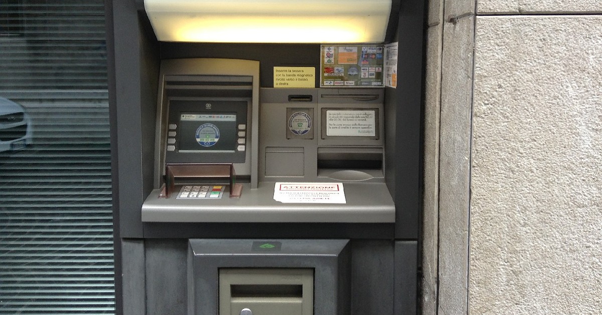 Banda specializzata in assalti ai bancomat e rapine: sette coinvolti nell'inchiesta