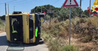 Scontro tra scuolabus e auto a Mazara del Vallo: tredici feriti, coinvolti anche otto bambini