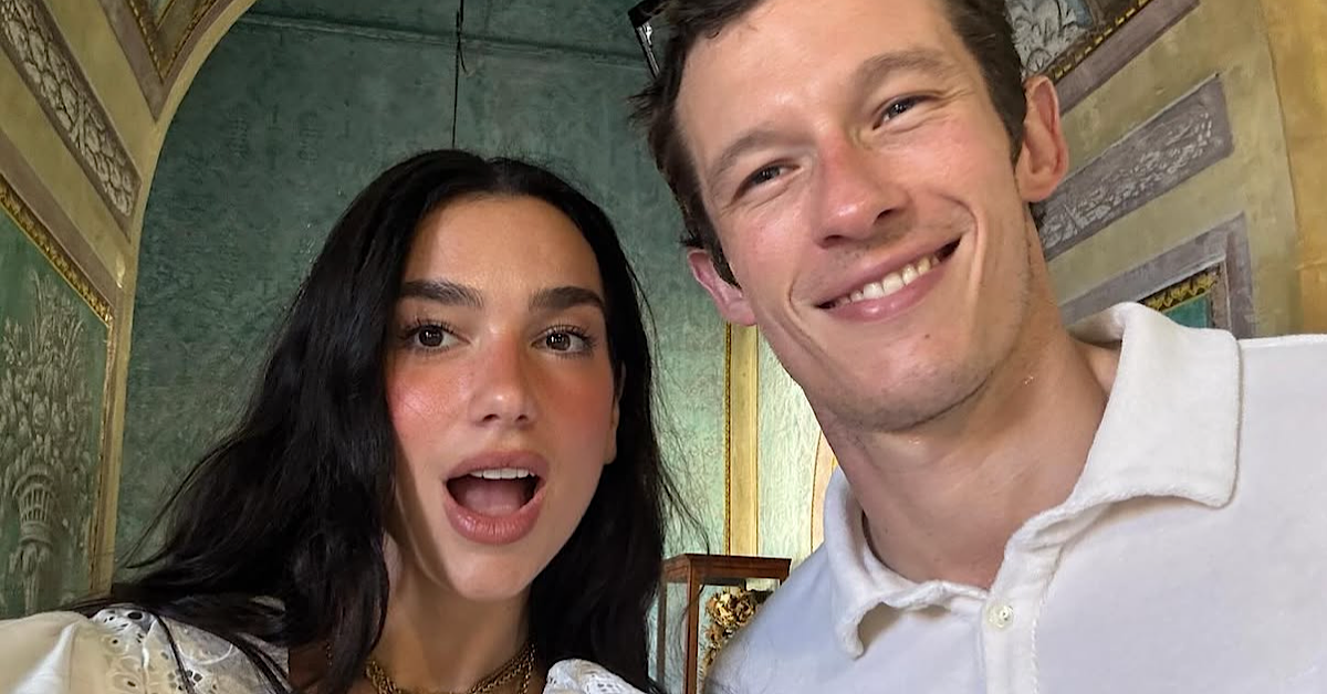 Dua Lipa torna a Palermo con Donatella Versace per gli ultimi preparativi delle nozze 