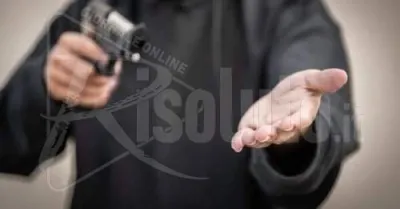 Rapina in una villetta a Canicattì, madre e figlia minacciate da tre banditi armati