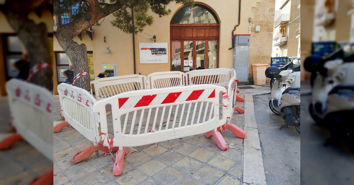 Sciacca, interrogazione sul marciapiede di piazza Gerardo Noceto: chiesto un intervento urgente per tutelare un'attività commerciale