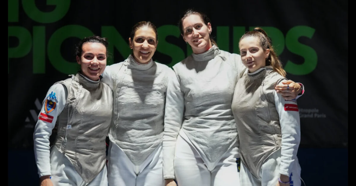 Fiorettiste italiane festeggiano l'oro a squadre agli Europei 2026 ad Antony