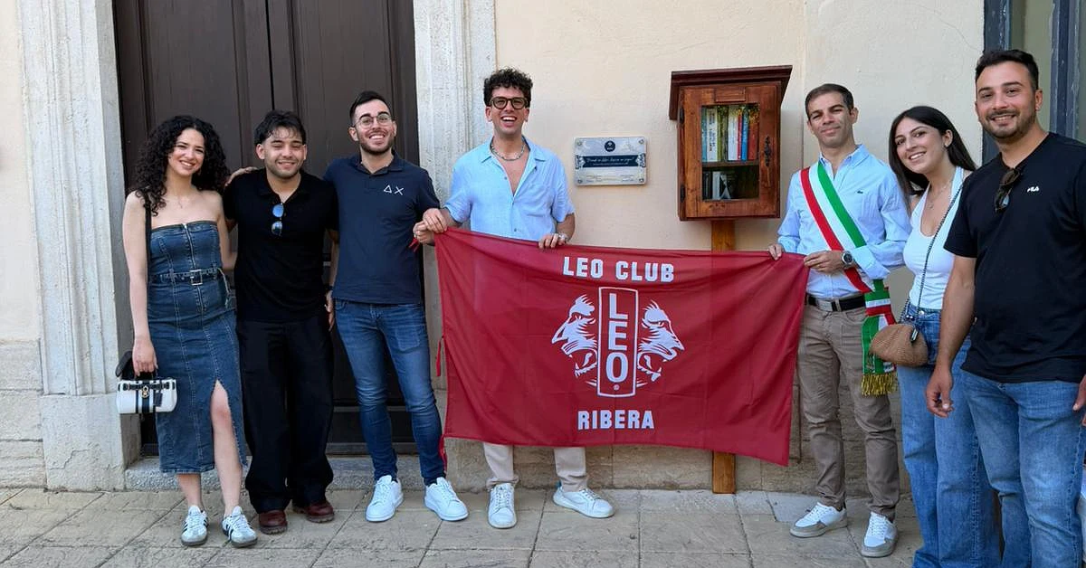Inaugurazione Casetta dei Libri a Burgio all'ex casello ferroviario con sindaco e Leo Club Ribera