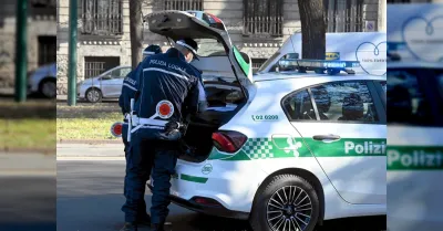 Incidente a Milano: automobilista ubriaco travolge moto e pedone e fugge, arrestato