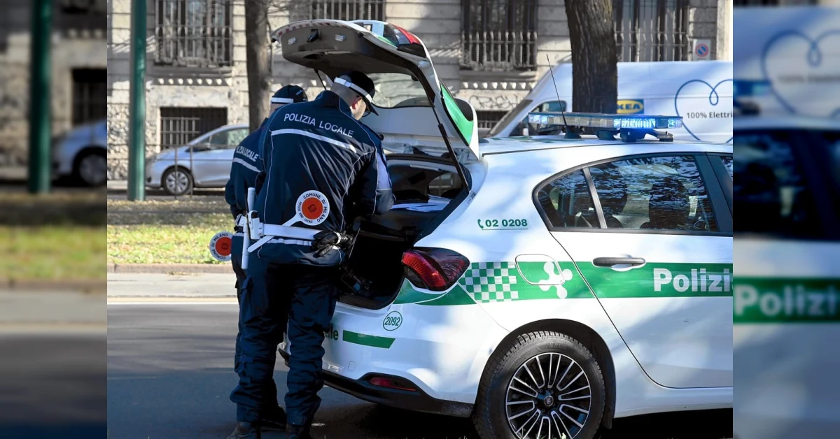 Incidente stradale Milano via Carnia: automobilista ubriaco travolge moto e pedone e fugge