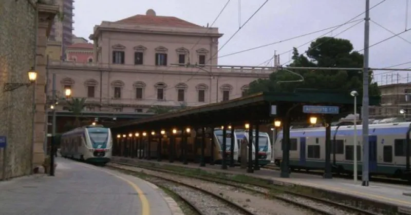 Treni, modifiche alla circolazione sulla linea Palermo-Messina: corse cancellate e bus sostitutivi