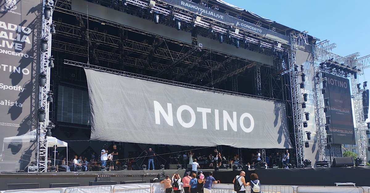 Radio Italia Live al Foro Italico di Palermo, folla di fan nonostante il caldo
