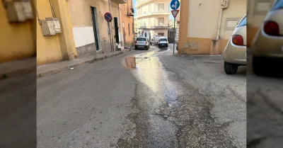 Non ancora riparata la perdita idrica di via Bevaio a Sciacca, sottovalutato il pericolo