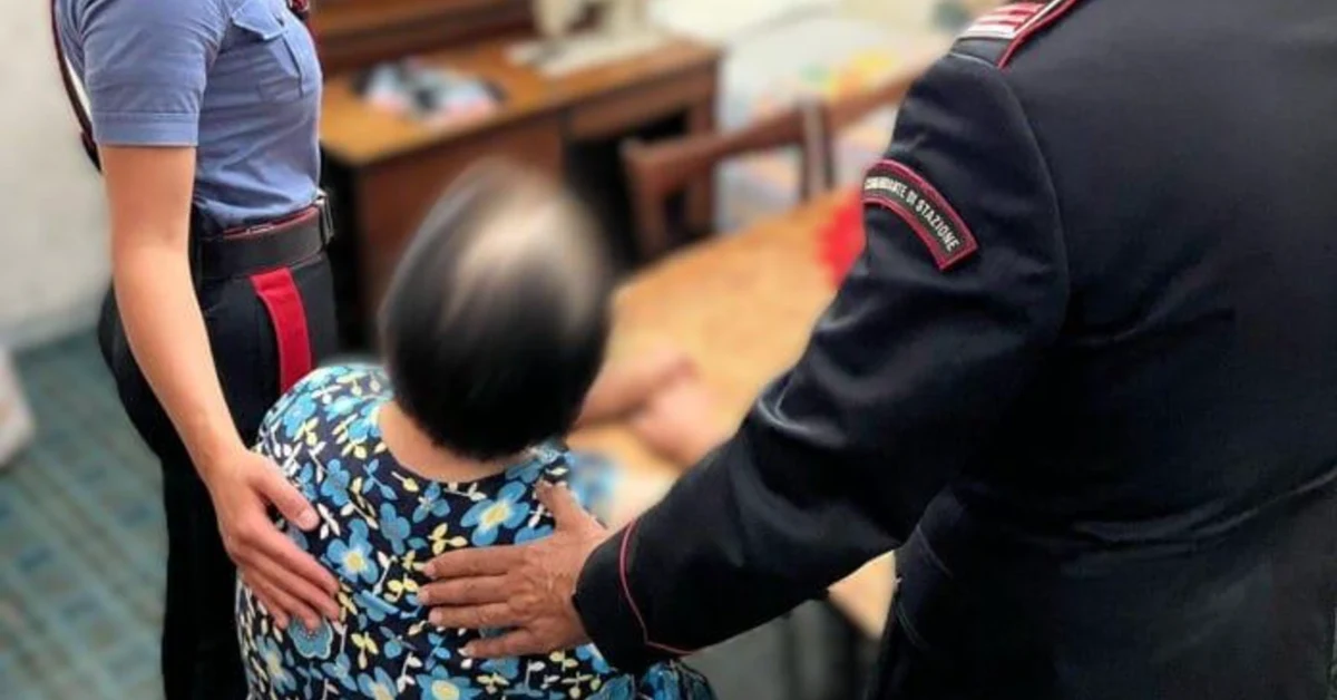 Carabinieri e anziana