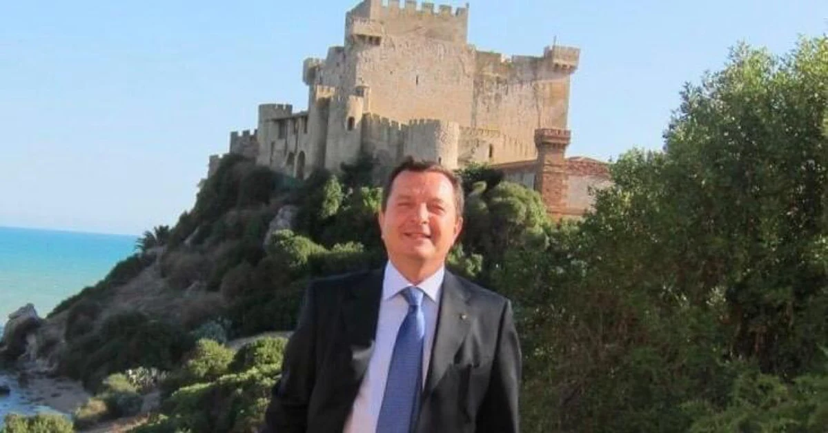 Foto della presidente sezione penale Alessandra Vella davanti al Tribunale di Agrigento
