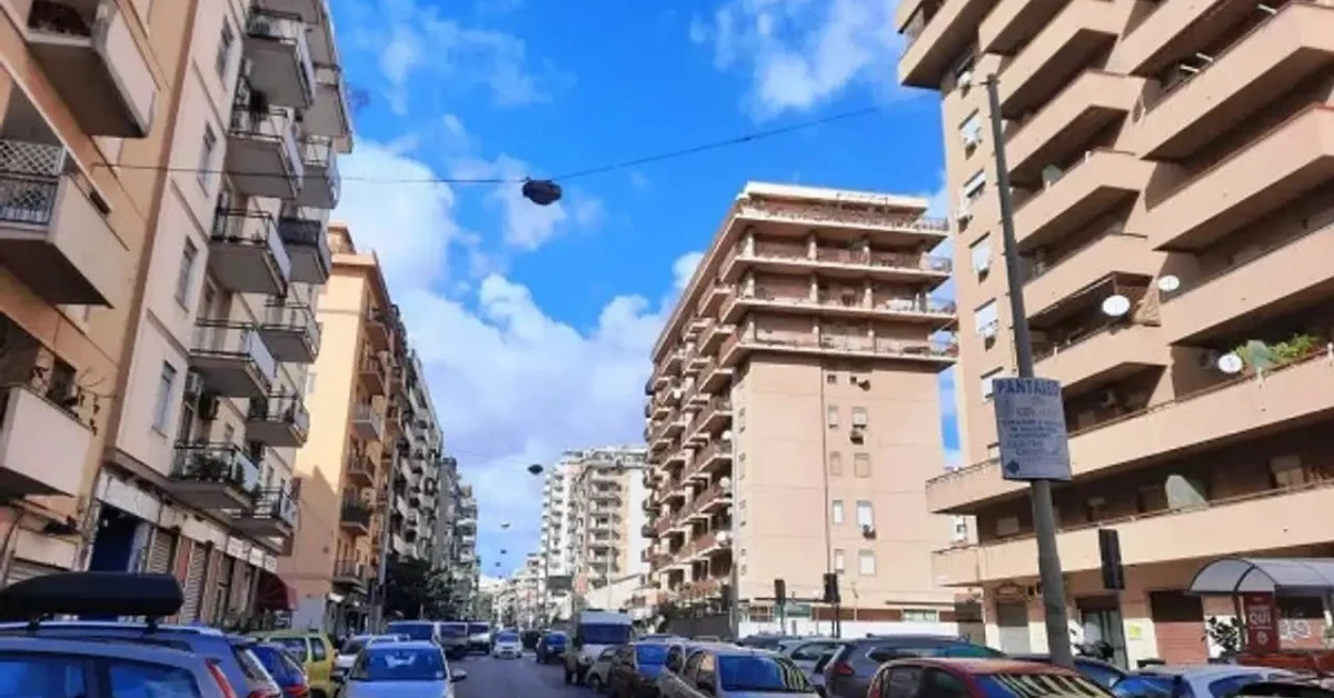 Delitto a Palermo in via Sampolo, uomo ucciso a coltellate sul pianerottolo