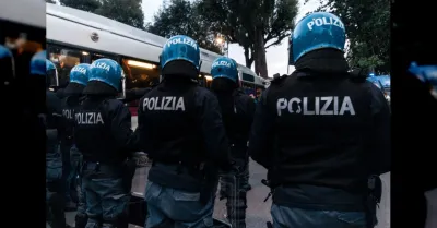 Poliziotto sospeso per un anno dopo il ferimento del tifoso juventino Basoccu durante il derby di Torino