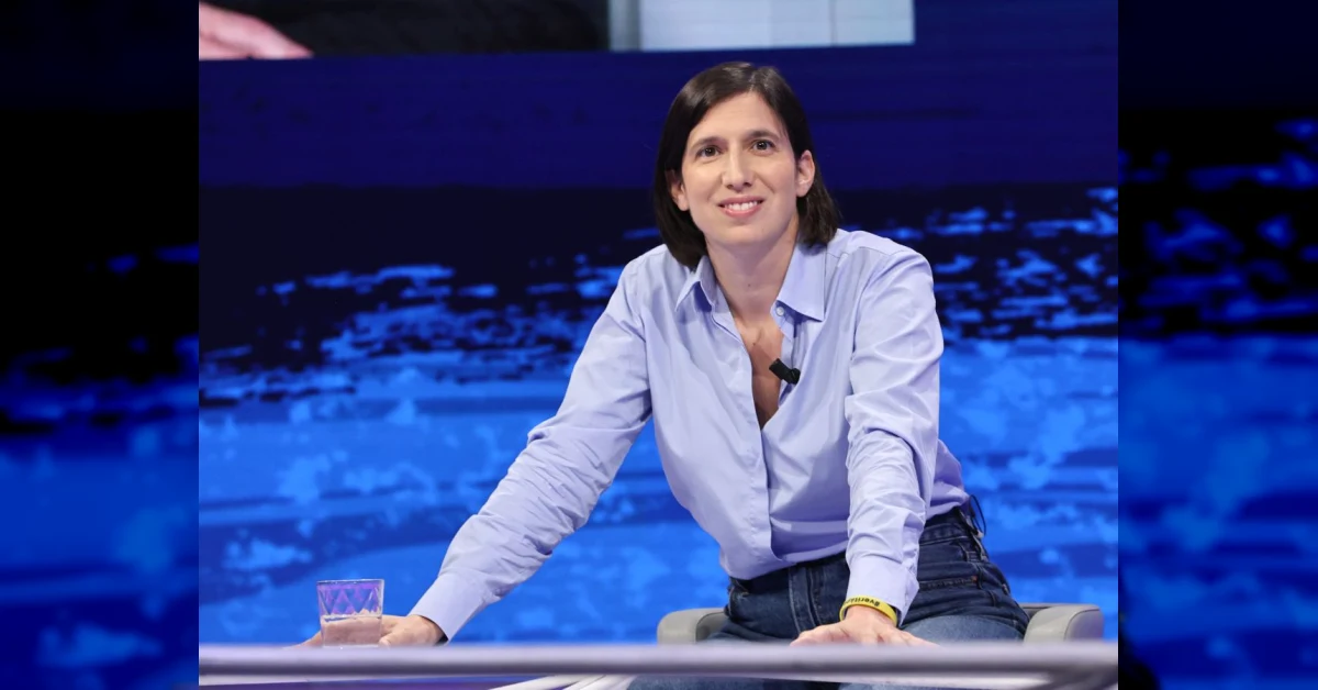 Elly Schlein, segretaria del Partito Democratico, parla in un'intervista televisiva
