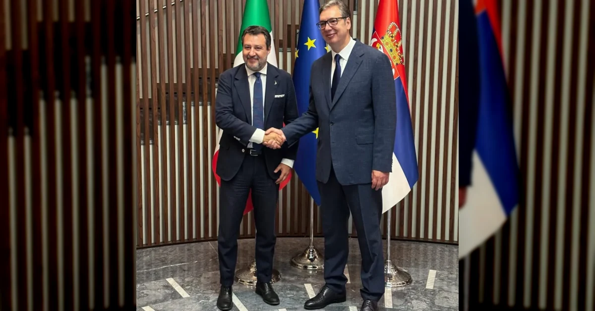 Matteo Salvini e Aleksandar Vucic si stringono la mano a Belgrado per accordi su infrastrutture e Ue