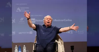 Lino Banfi taglia i baffi e lancia un appello: “Tornate a usare la parola amore”