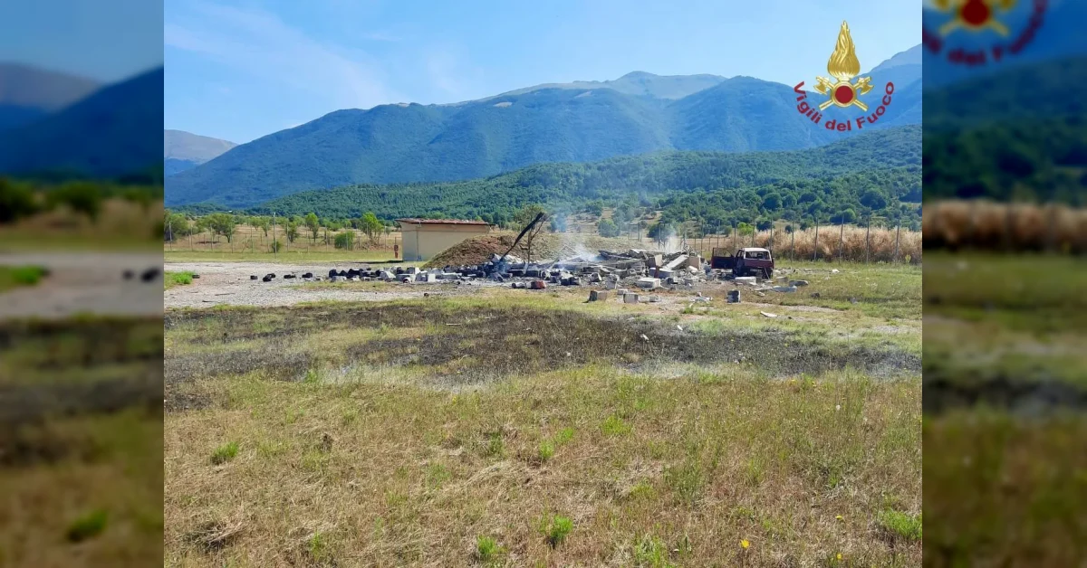 Esplosione fabbrica fuochi d'artificio a Borgorose, Rieti, con due vittime e soccorsi