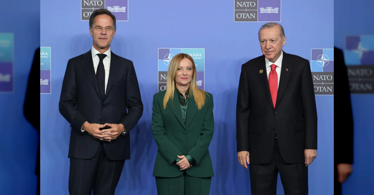 Giorgia Meloni al vertice Nato di Ankara durante la conferenza stampa