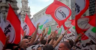 Attivisti di Potere al Popolo bloccano la manifestazione del Campo largo a Napoli, Meloni esprime solidarietà