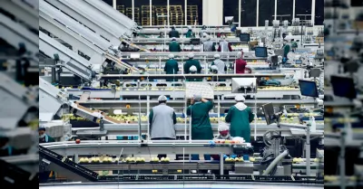 Cassazione conferma il reato di caporalato per retribuzioni dimezzate e lavoro in nero nel settore tessile